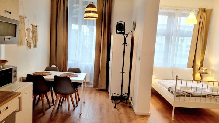 Bright Studio With Kitchenette  Sleeps 4 - Mercedes