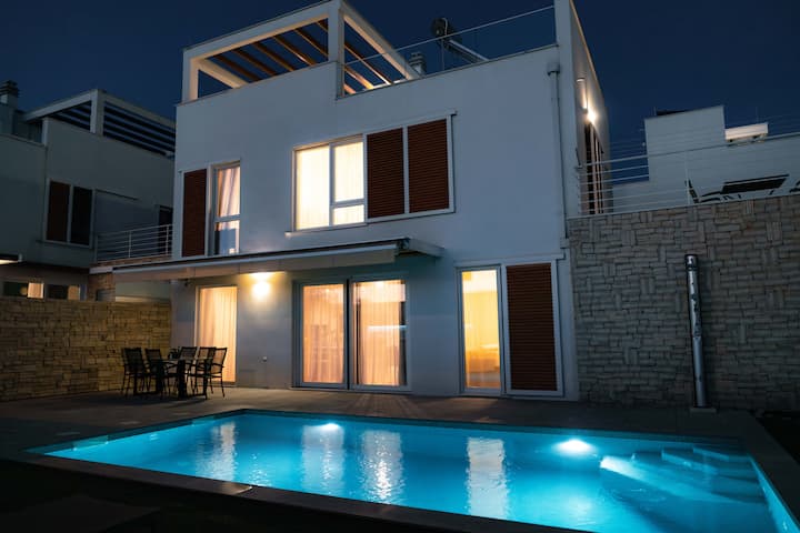 Ti Amo Holiday House - Heated Pool - Split