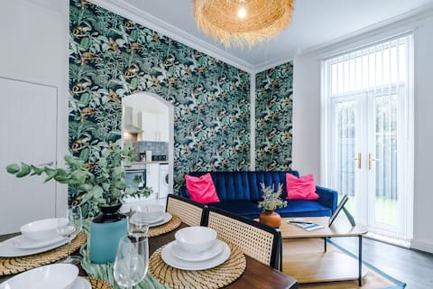 #17 Walk to Anfield | Stylish House for 12