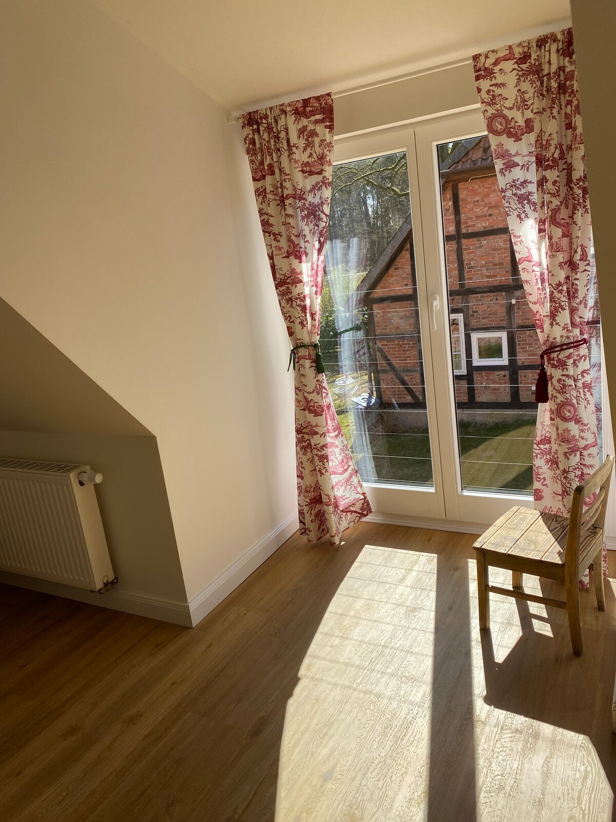 Výhľad zo spálne na dvor