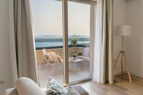 Sea view apartment in Šibenik w/ Large terrace