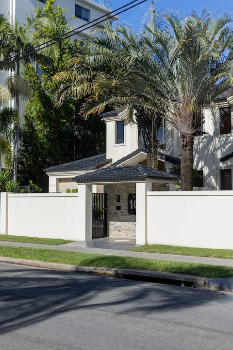 Coastal 3.5BR Townhouse | Steps from Beach
