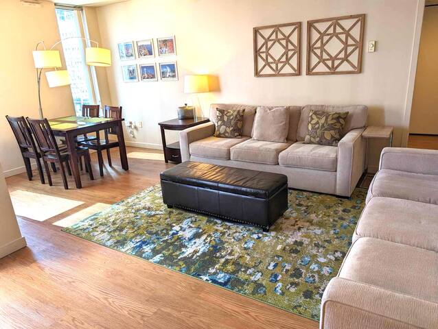 Huge at Harbor Steps ~ Pike Pl Market (6 ad max) gallery image 2