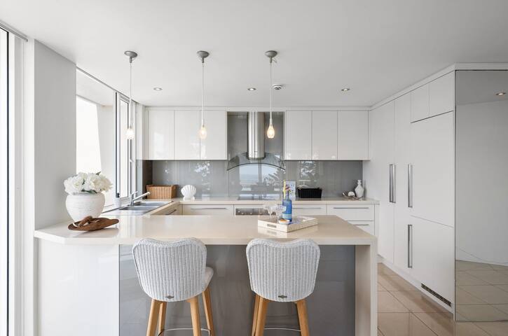 Best Beachfront Location – Beach Views Every Room gallery image 3