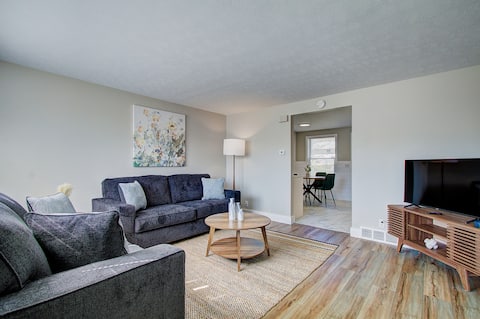 Cozy 2BR | Central North Canton w/ Garage