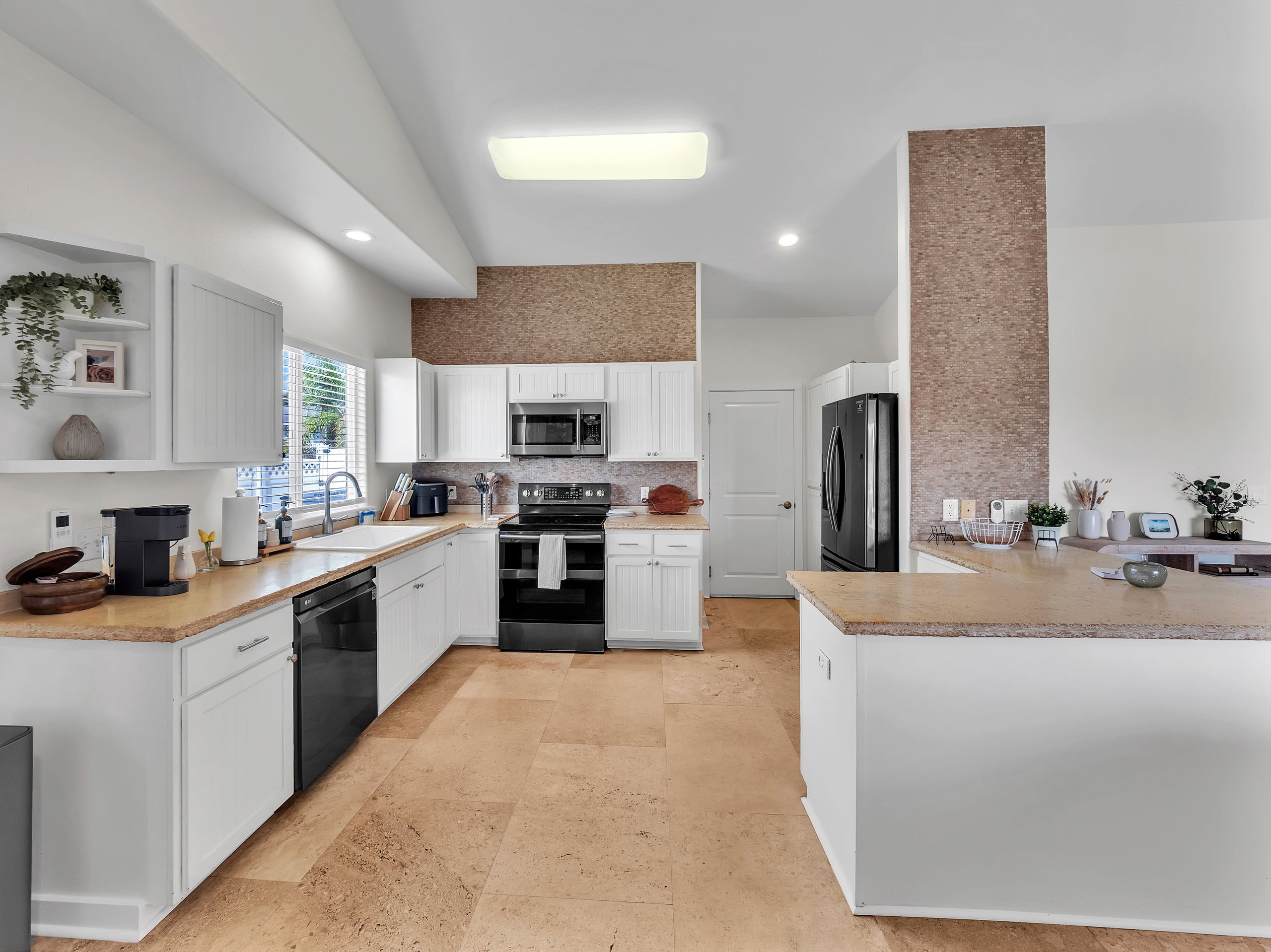 Home in Kailua-Kona · ★4.94 · 3 bedrooms · 4 beds · 2 private baths - Image 13