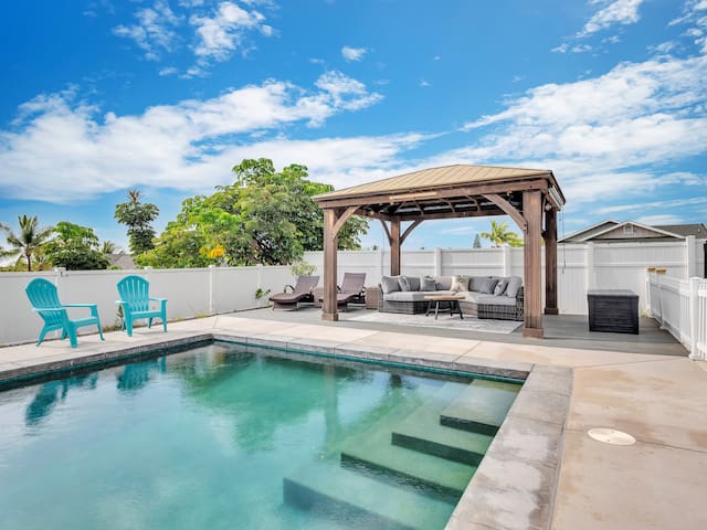 Clean Stocked Relaxing Kona Home • AC • Pool • BBQ