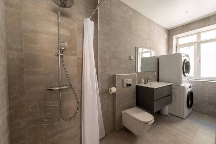 Newly Renovated 2BR with Balcony gallery image 5