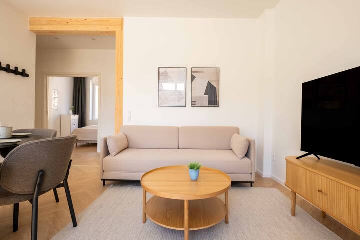 Newly Renovated 2BR with Balcony gallery image 3