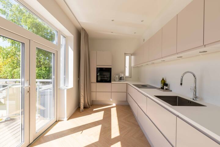 Newly Renovated 2BR with Balcony gallery image 4