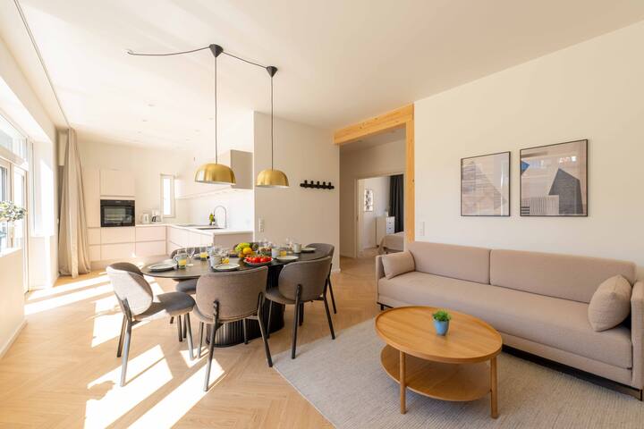 Newly Renovated 2BR with Balcony