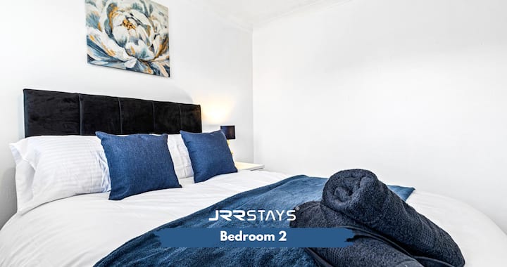 Opustite se u ovom udobnom bračnom krevetu koji je osmišljen za udobnost.