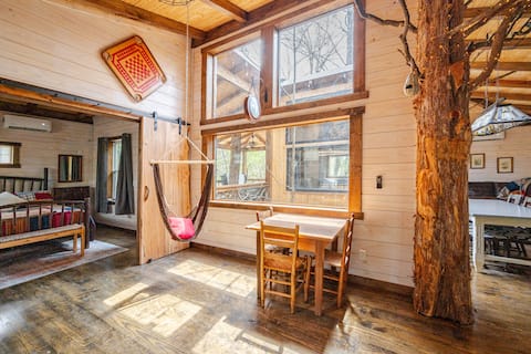 FoRestReTreetTreehouseHotTub
EscapeNearAtlanta