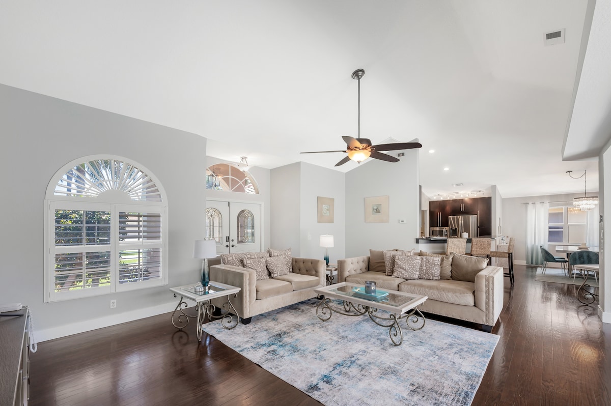 Top performing Airbnb: Private Heated Pool• Outdoor TV• off season rates! in Berkshire Lakes