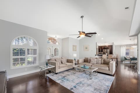 Top performing Airbnb: Private Heated Pool• Outdoor TV• Gated Naples home in Berkshire Lakes