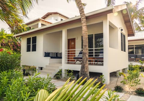 Weezie's King Bungalow- Porch, Views, + Relaxation