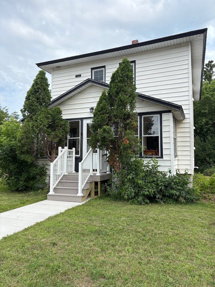 Riverview Upper Apartment - Stevens Point, WI