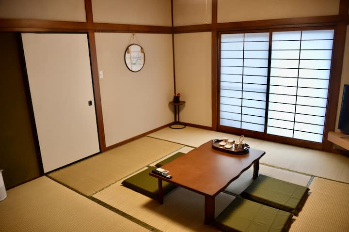 Doprajte si oddych na vkusných rohožiach tatami.