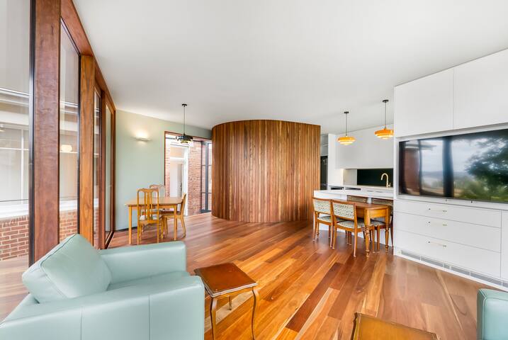 Luxury Character Home in Hobart gallery image 5