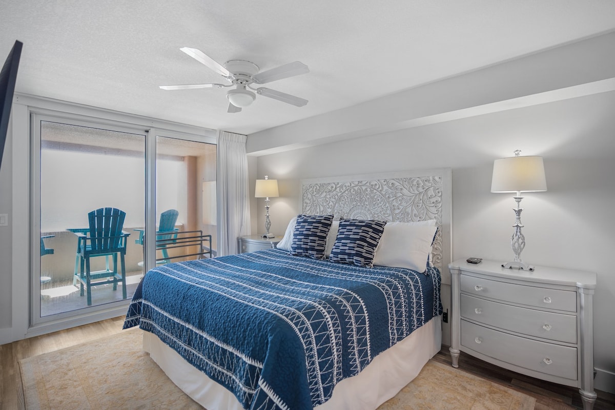 King Bed აპარტამენტი აივნით პლაჟისა და უფსკრულის ხედით