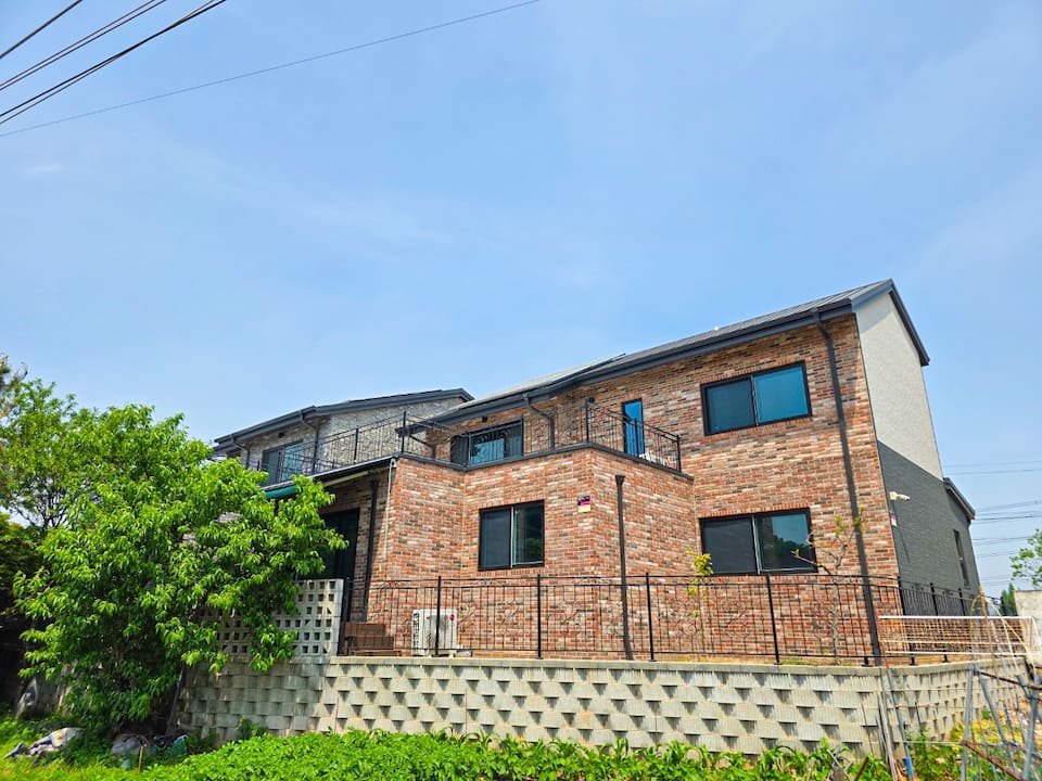 Top-earning Airbnb listing in Goyang-si, 3 bedrooms