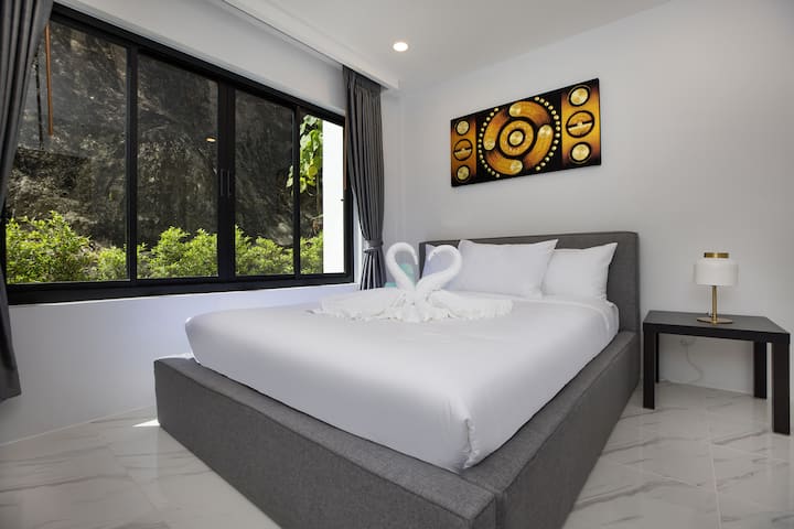Queen second bedroom