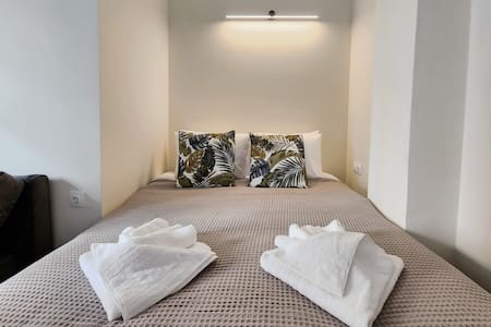 Omian Emerald House | classic balcony & rooftop