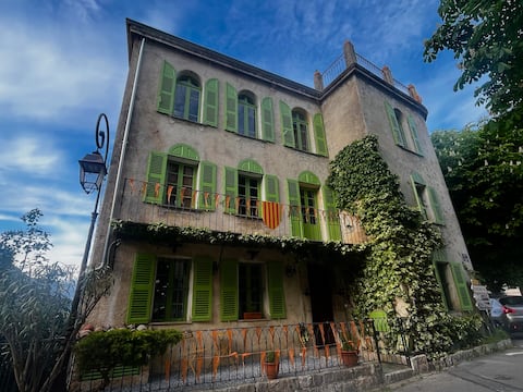 House on the town square with 360° rooftop terrace