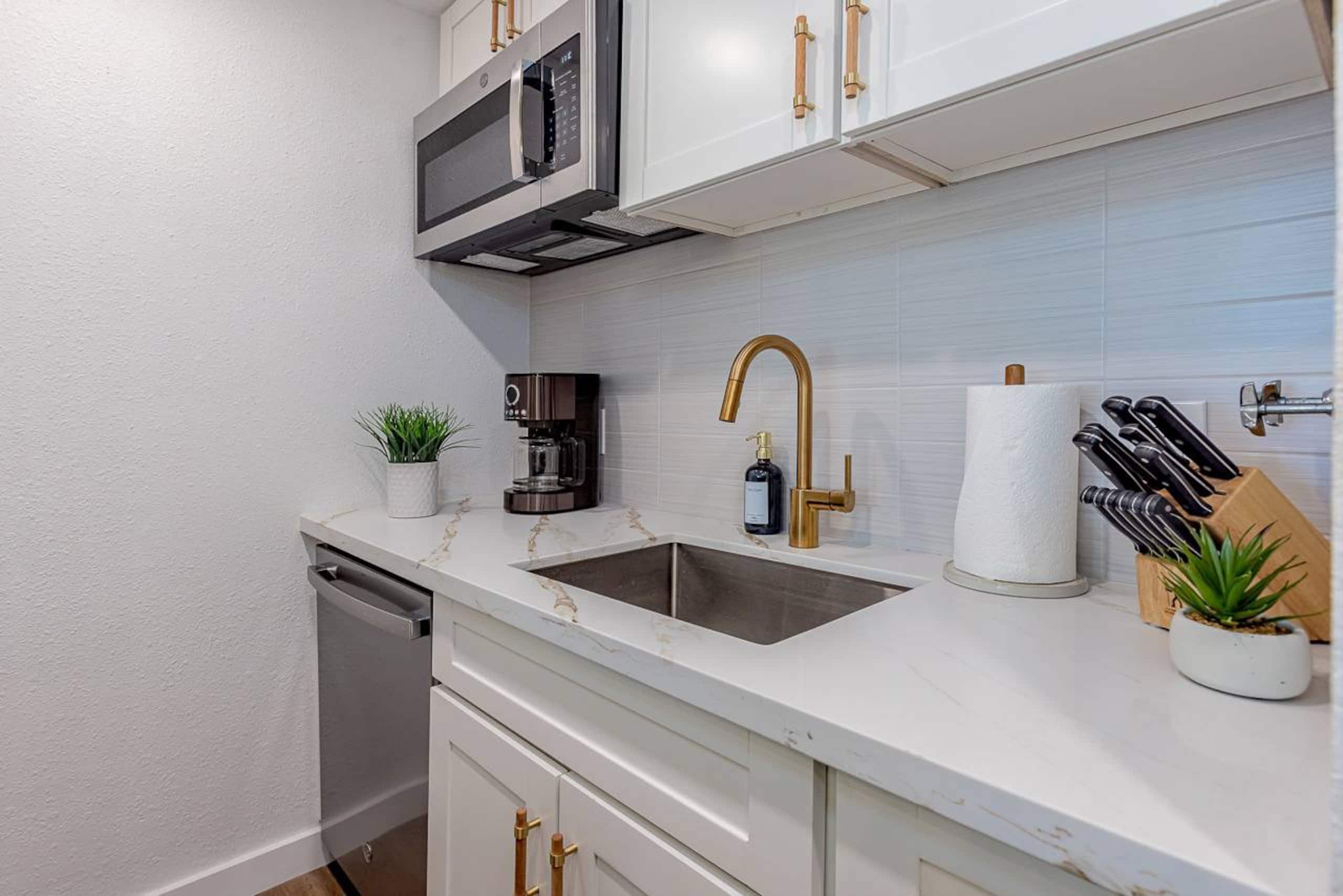 Condo in Kihei · ★4.87 · 2 bedrooms · 4 beds · 2 private baths - Image 12
