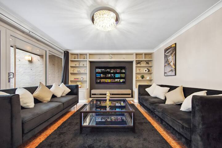 Ultra Luxury 4Bed 3Bath Knightsbridge Home Harrods gallery image 2