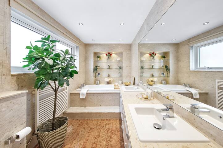 Ultra Luxury 4Bed 3Bath Knightsbridge Home Harrods gallery image 5