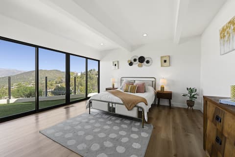 Popular Airbnb listing: Modern 3BR w/ Rooftop & Hot Tub in Universal City