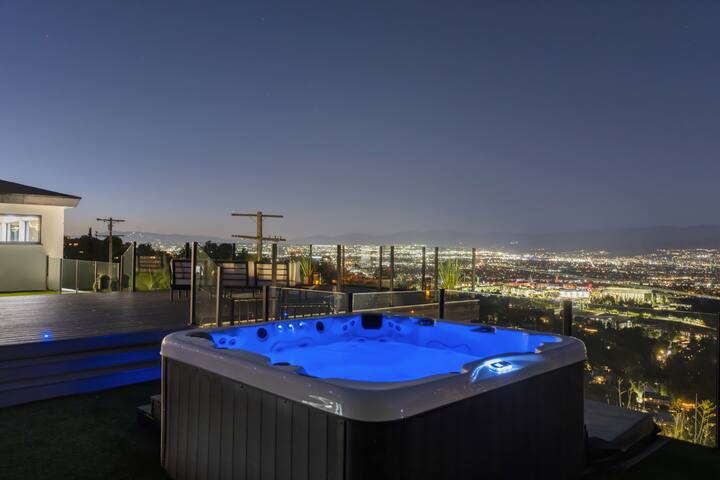 Modern 3BR w/ Rooftop & Hot Tub gallery image 3