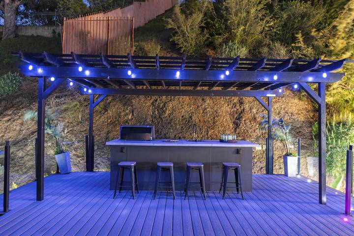 Modern 3BR w/ Rooftop & Hot Tub gallery image 4