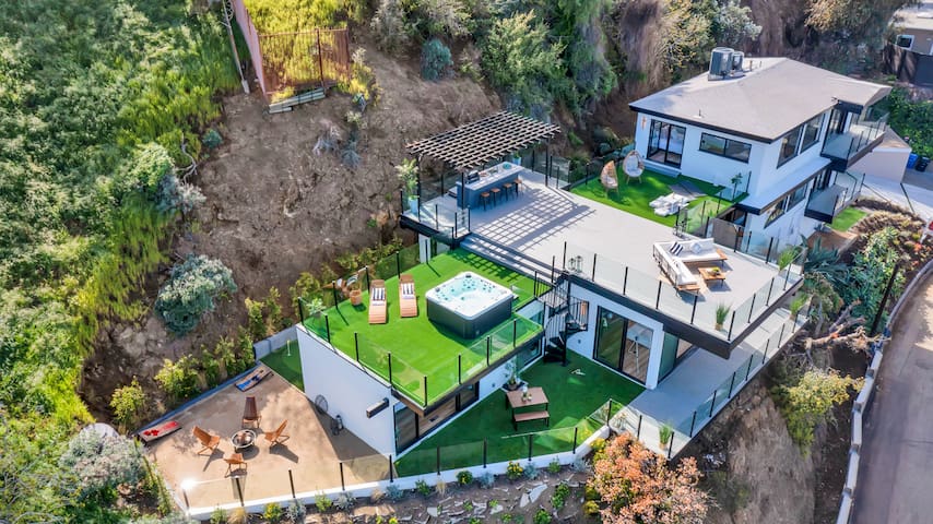 Modern 3BR w/ Rooftop & Hot Tub