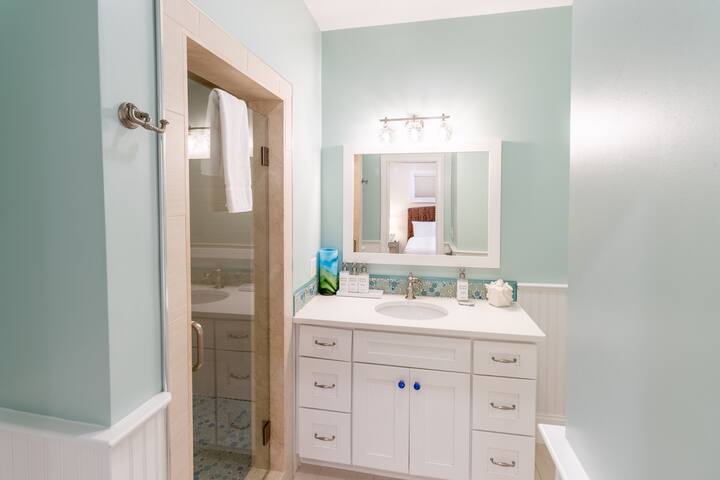 Private Home w/Game Room, Fireplace & Parking gallery image 4