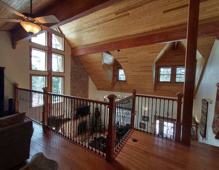 Loft overlooking the great room