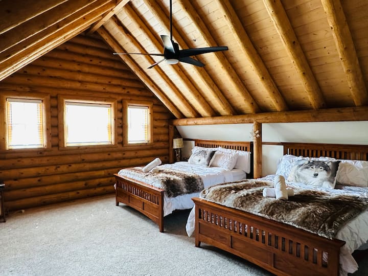 Bedroom 5 – 2 Queens