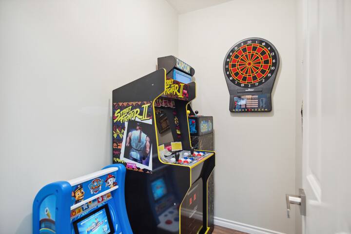 Spacious Retreat w/Garage, Arcade, and Pickleball gallery image 5