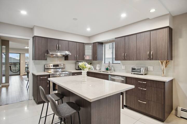 Spacious Retreat w/Garage, Arcade, and Pickleball gallery image 4