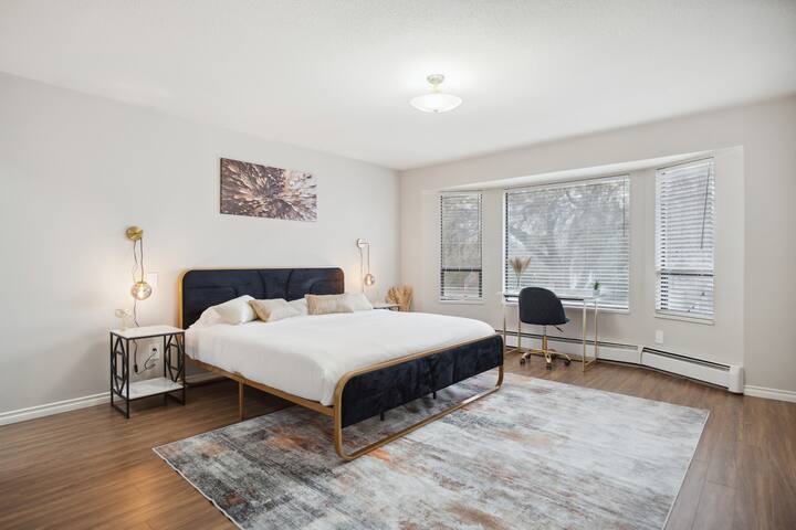 Spacious Retreat w/Garage, Arcade, and Pickleball gallery image 3