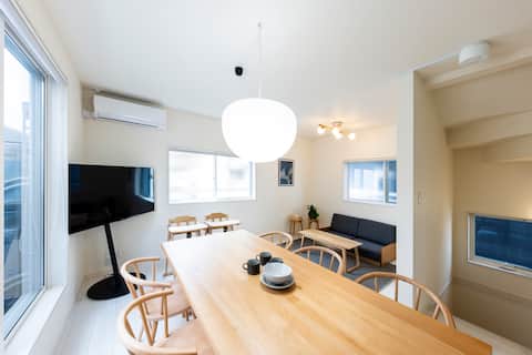 Family-friendly house/Free parking for 2 cars/4-minute walk from JR Kasuga Station/HAJIME STAY KASUG
