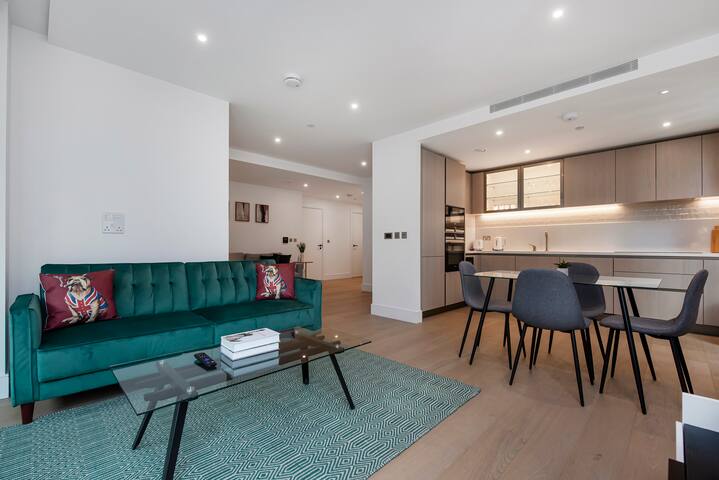 Lux and Large 2 bed Battersea Power station gallery image 3