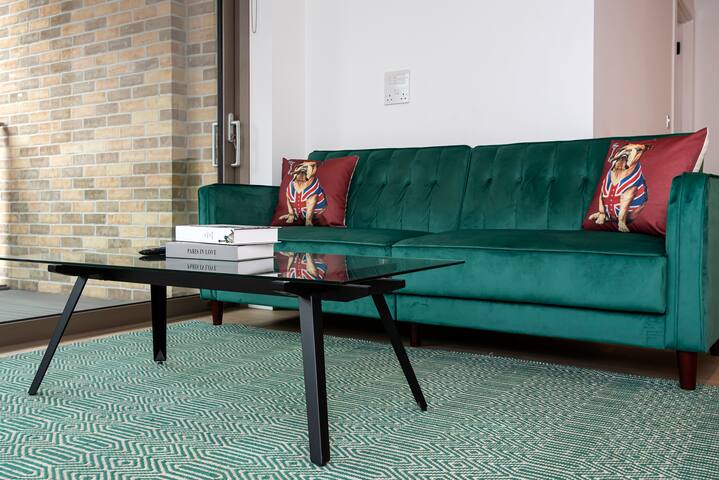 Lux and Large 2 bed Battersea Power station gallery image 5