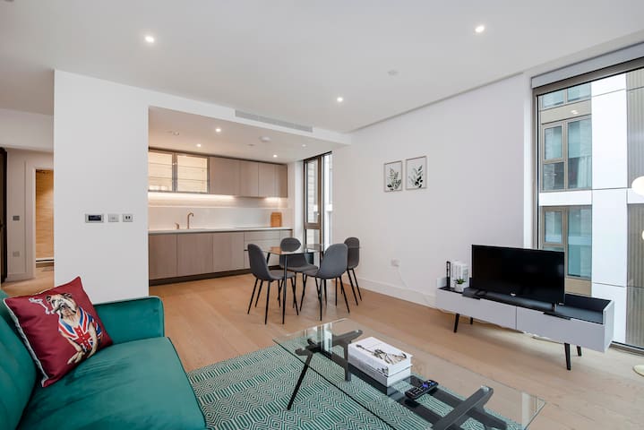 Lux and Large 2 bed Battersea Power station gallery image 4