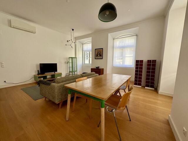 Central Lisbon Spacious 2 Bedroom Apartment