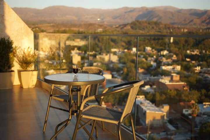 Mendoza's Top: 2 BR, 2 Bathrooms and Balcony
