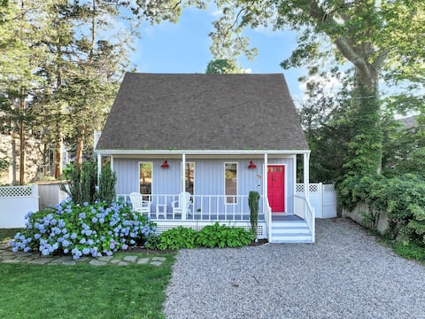 Perfect Cape Beach Cottage in Madison CT!