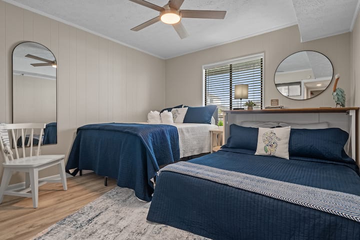 Queen Bedroom with Flexible Space – This stylish room features a comfy queen bed and a hidden Murphy bed that easily folds down from a sleek cabinet. Perfect for extra guests while keeping the space open and clutter-free during the day.