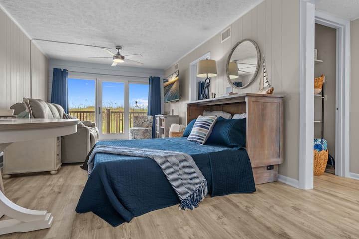 Flexible Living Space with a Murphy Bed - The living room features a queen Murphy bed that easily folds out from the cabinet, offering flexible sleeping space for additional guests while keeping the room open and functional during the day.